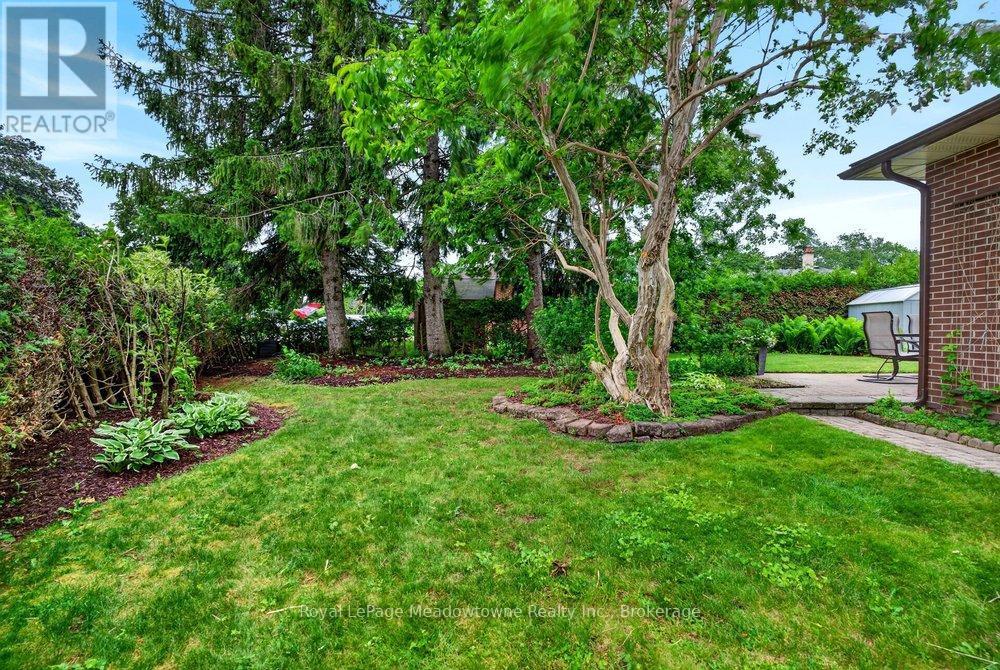 












119 ELIZABETH DRIVE

,
Halton Hills (AC Acton),




Ontario
L7J1B6

