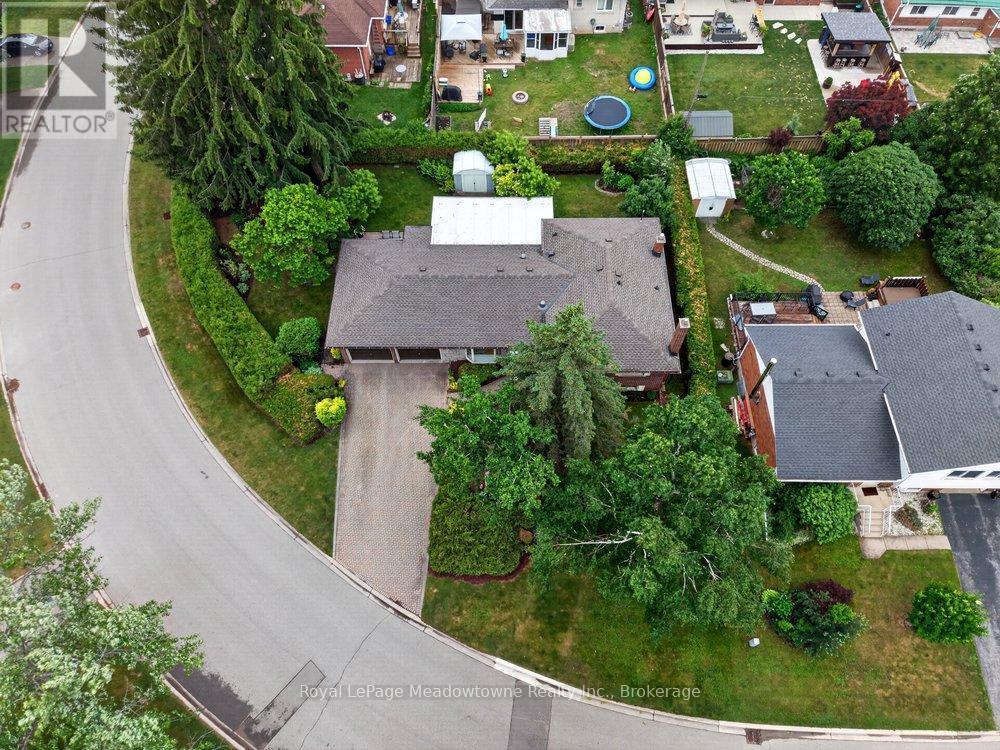 












119 ELIZABETH DRIVE

,
Halton Hills (AC Acton),




Ontario
L7J1B6

