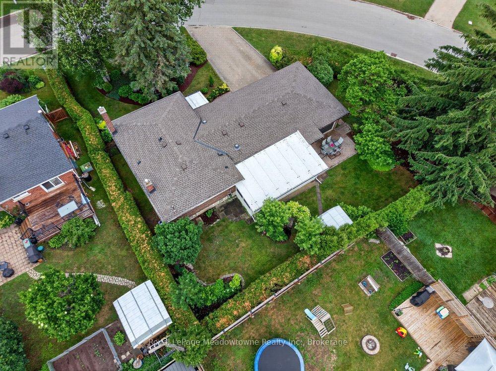 












119 ELIZABETH DRIVE

,
Halton Hills (AC Acton),




Ontario
L7J1B6

