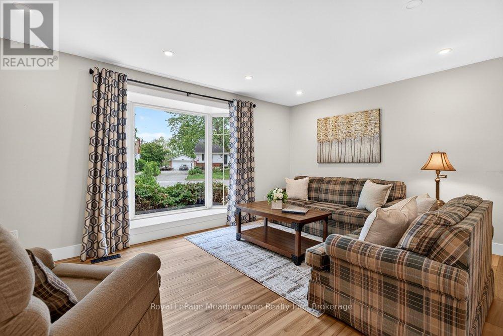 












119 ELIZABETH DRIVE

,
Halton Hills (AC Acton),




Ontario
L7J1B6

