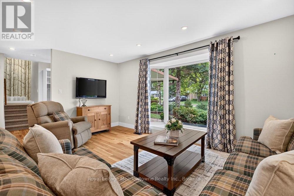 












119 ELIZABETH DRIVE

,
Halton Hills (AC Acton),




Ontario
L7J1B6

