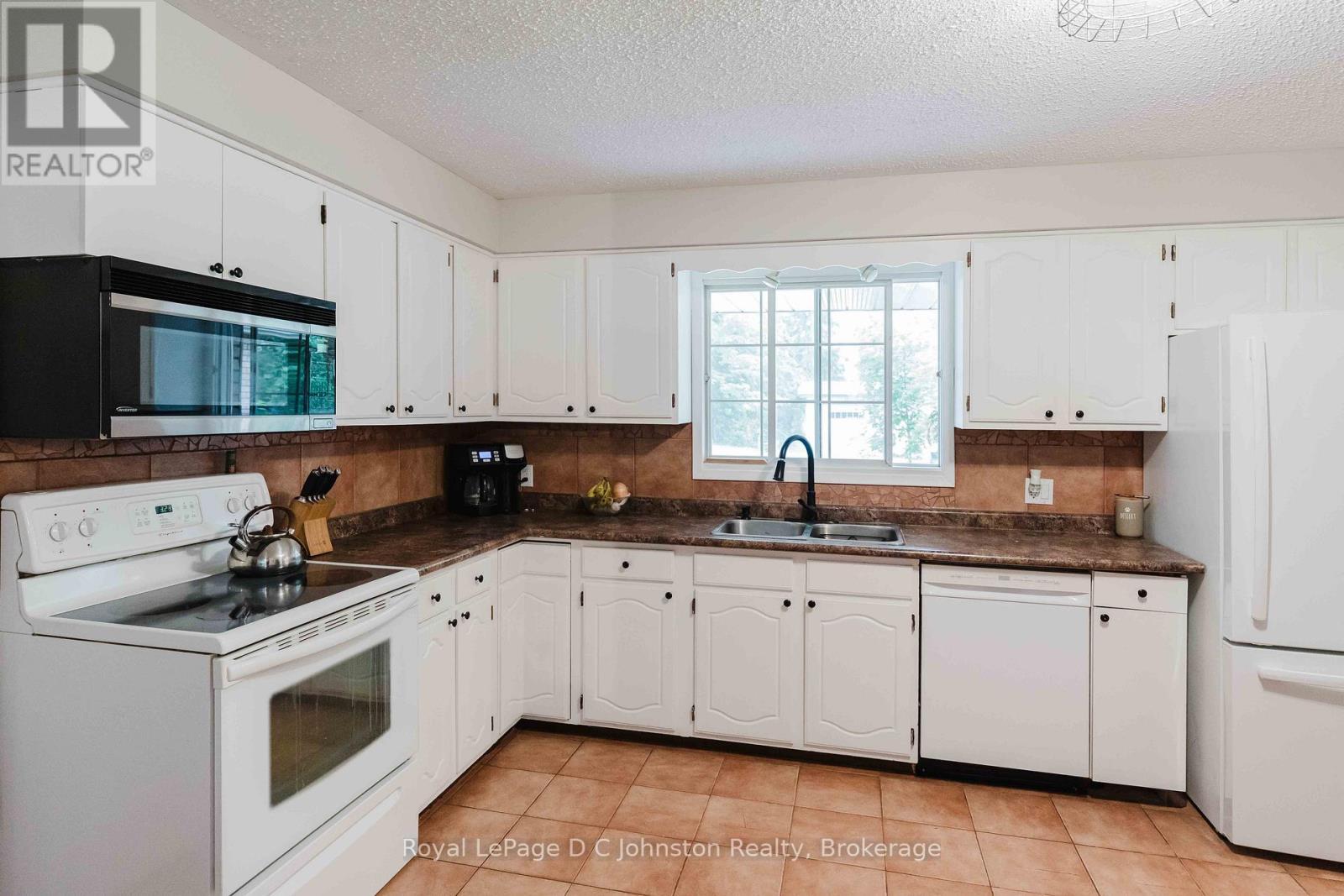 












217 ALBERT STREET

,
Arran-Elderslie,




Ontario
N0G2N0

