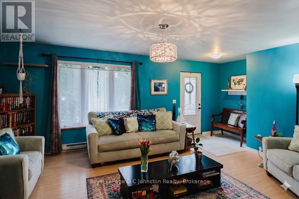 












255 ROWE STREET

,
Arran-Elderslie,




Ontario
N0G2N0

