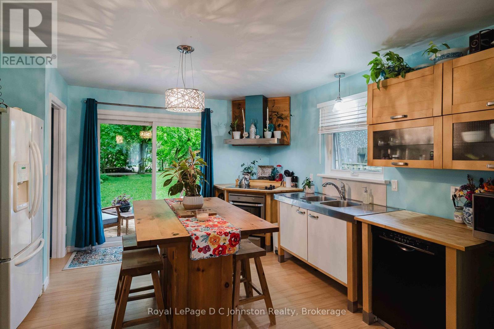 












255 ROWE STREET

,
Arran-Elderslie,




Ontario
N0G2N0

