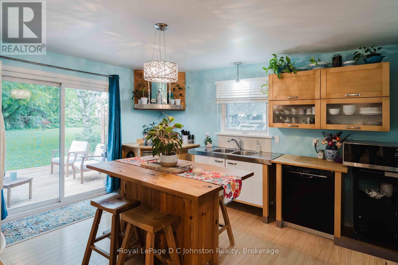 












255 ROWE STREET

,
Arran-Elderslie,




Ontario
N0G2N0

