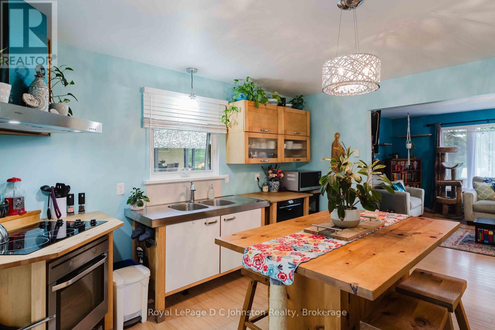 












255 ROWE STREET

,
Arran-Elderslie,




Ontario
N0G2N0

