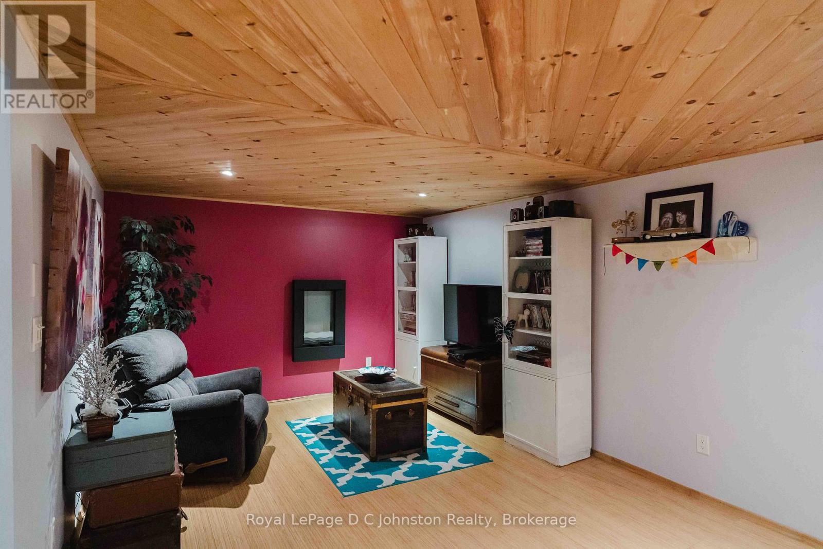 












255 ROWE STREET

,
Arran-Elderslie,




Ontario
N0G2N0

