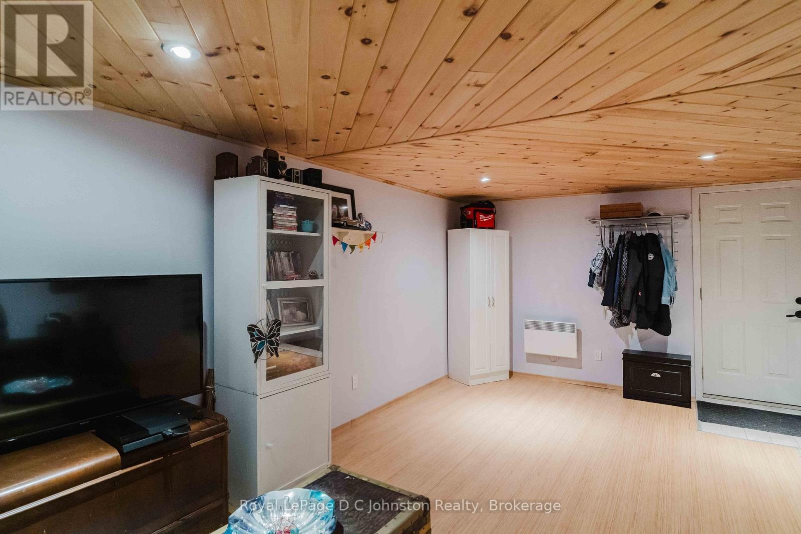 












255 ROWE STREET

,
Arran-Elderslie,




Ontario
N0G2N0

