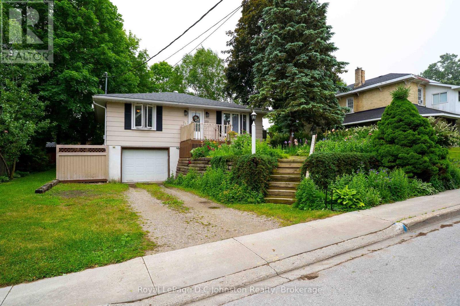 












255 ROWE STREET

,
Arran-Elderslie,




Ontario
N0G2N0

