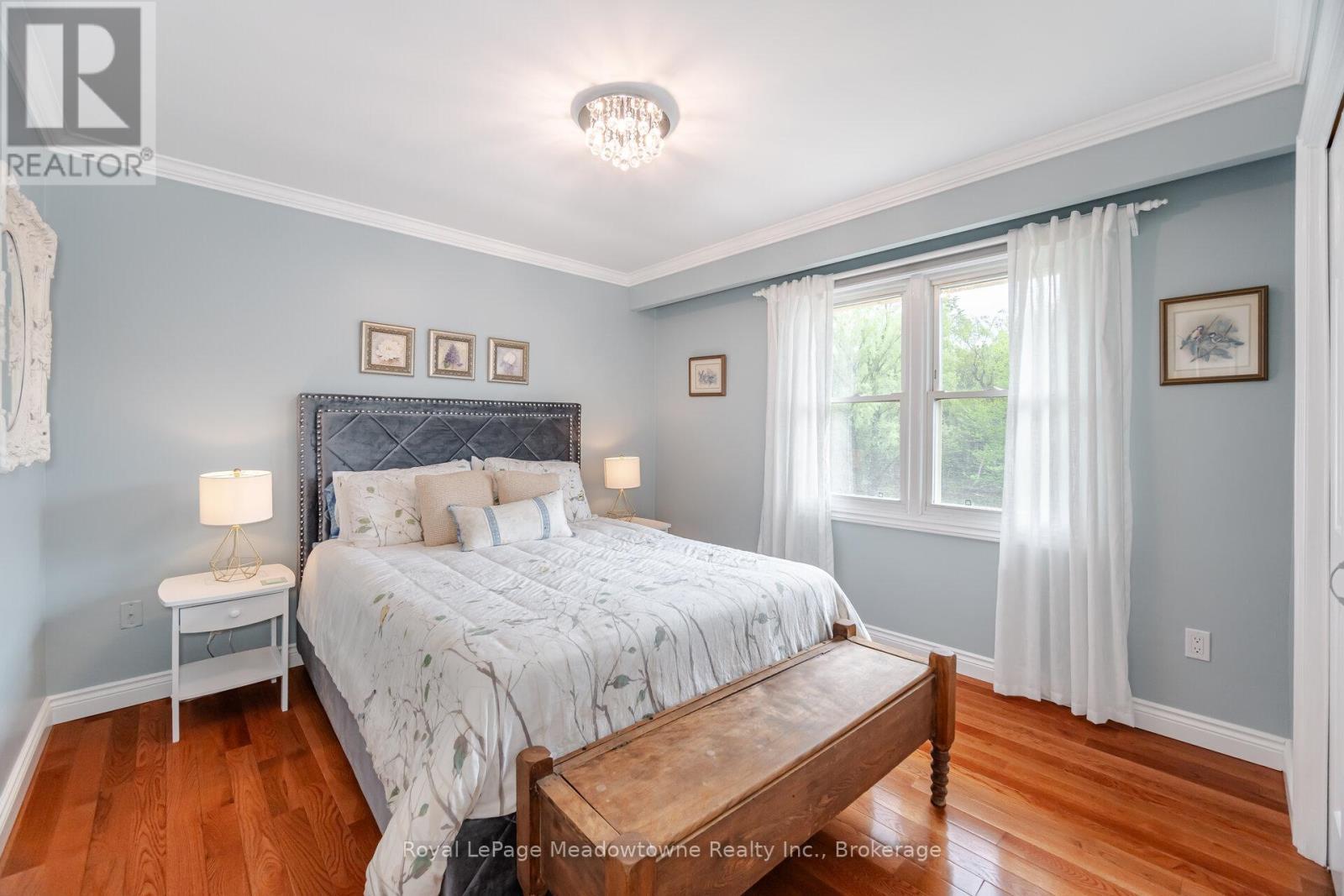 












11302 REGIONAL RD 25

,
Halton Hills (ES Rural Esquesing),




Ontario
L7J2M1

