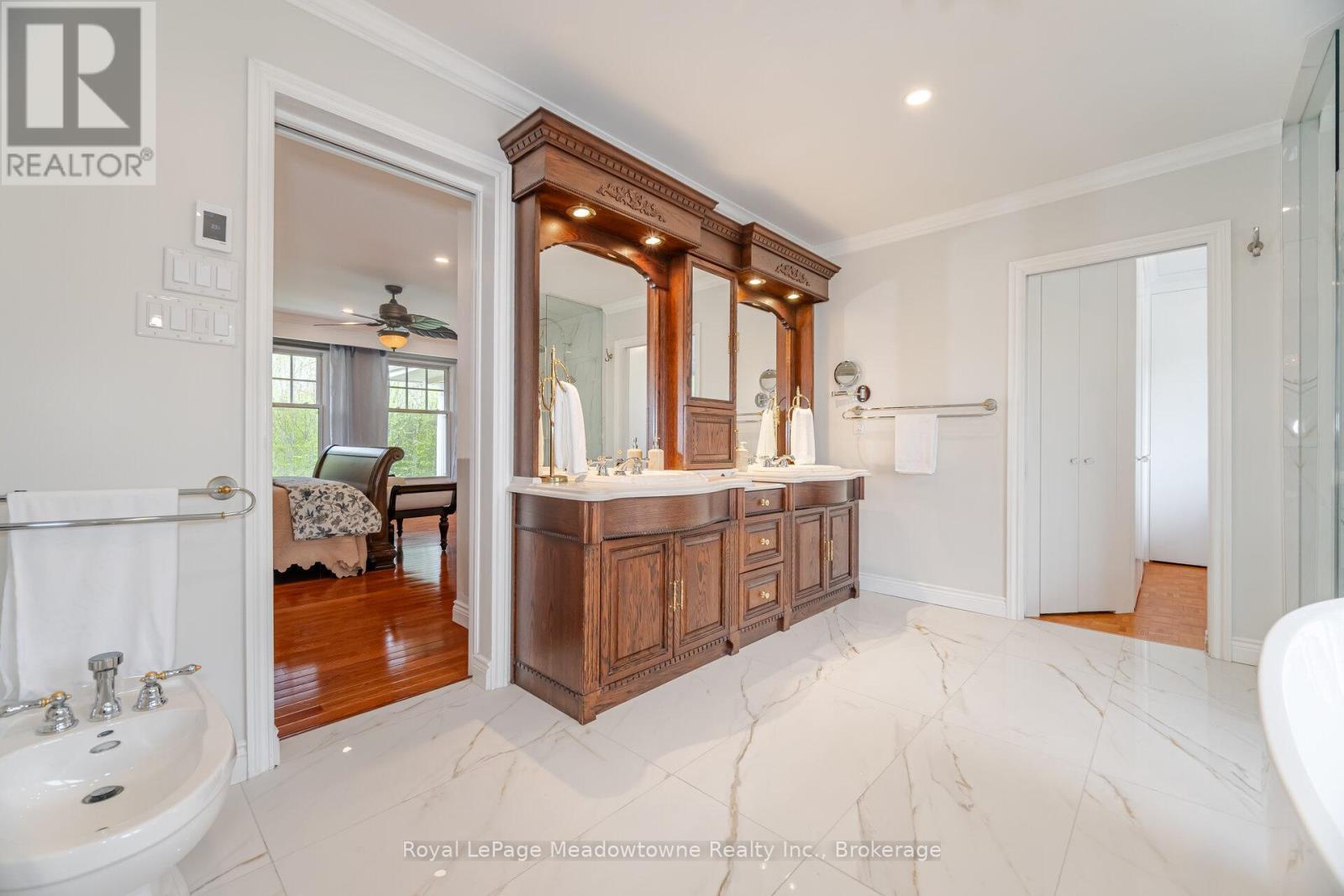 












11302 REGIONAL RD 25

,
Halton Hills (ES Rural Esquesing),




Ontario
L7J2M1

