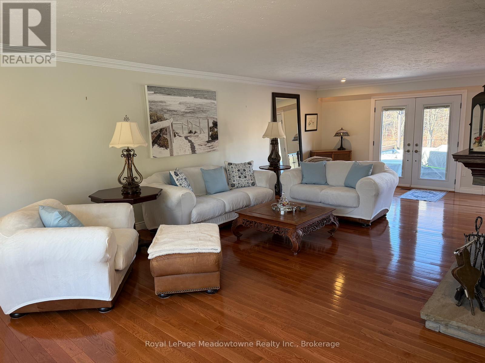 












11302 REGIONAL RD 25

,
Halton Hills (ES Rural Esquesing),




Ontario
L7J2M1

