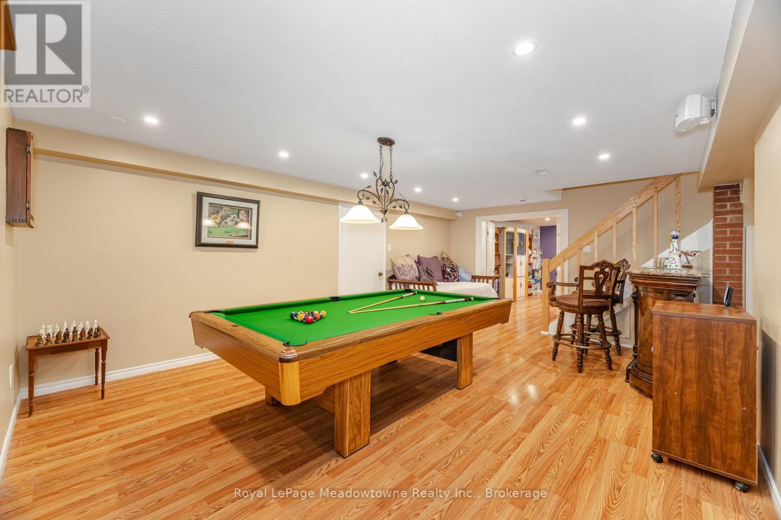 












11302 REGIONAL RD 25

,
Halton Hills (ES Rural Esquesing),




Ontario
L7J2M1

