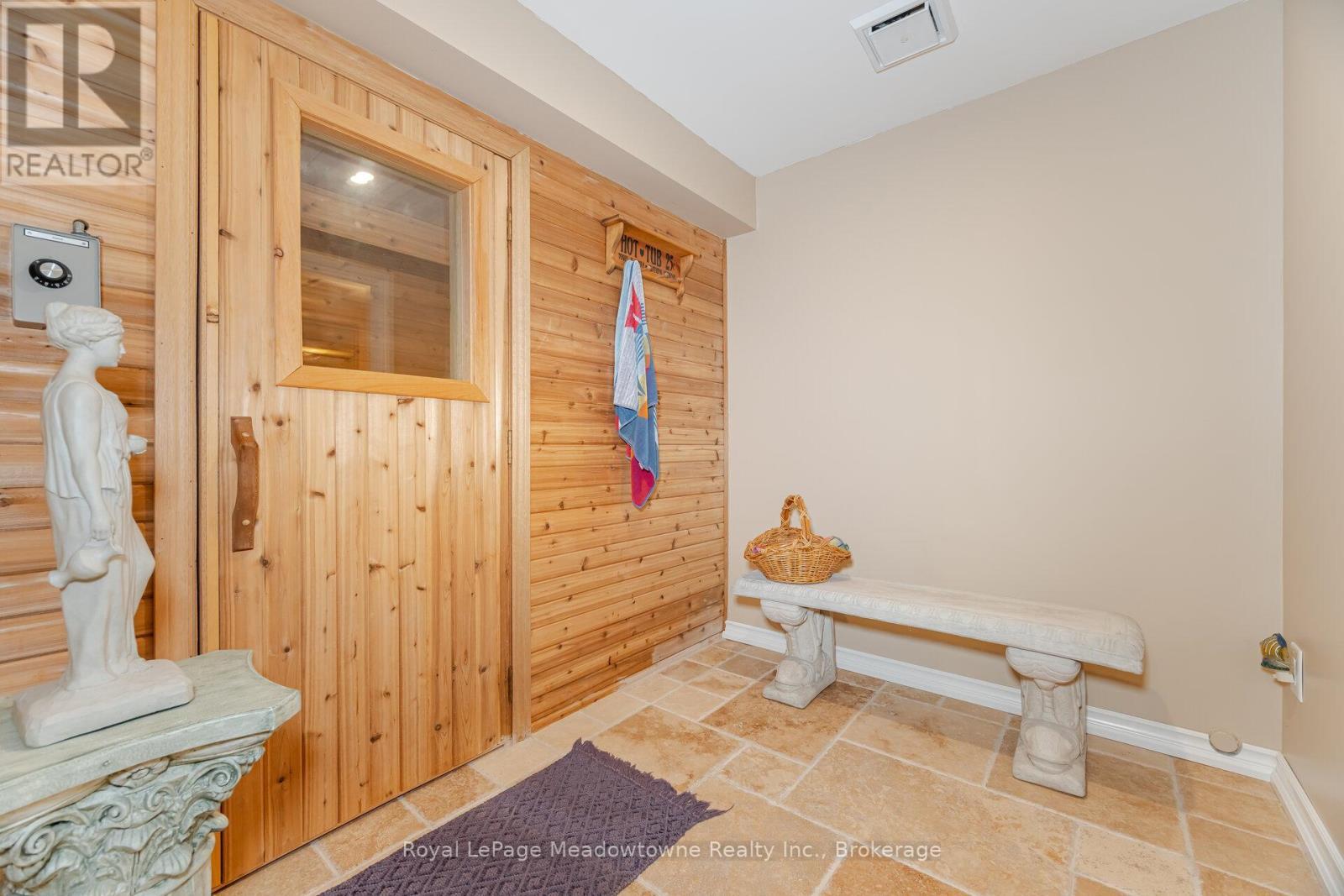 












11302 REGIONAL RD 25

,
Halton Hills (ES Rural Esquesing),




Ontario
L7J2M1

