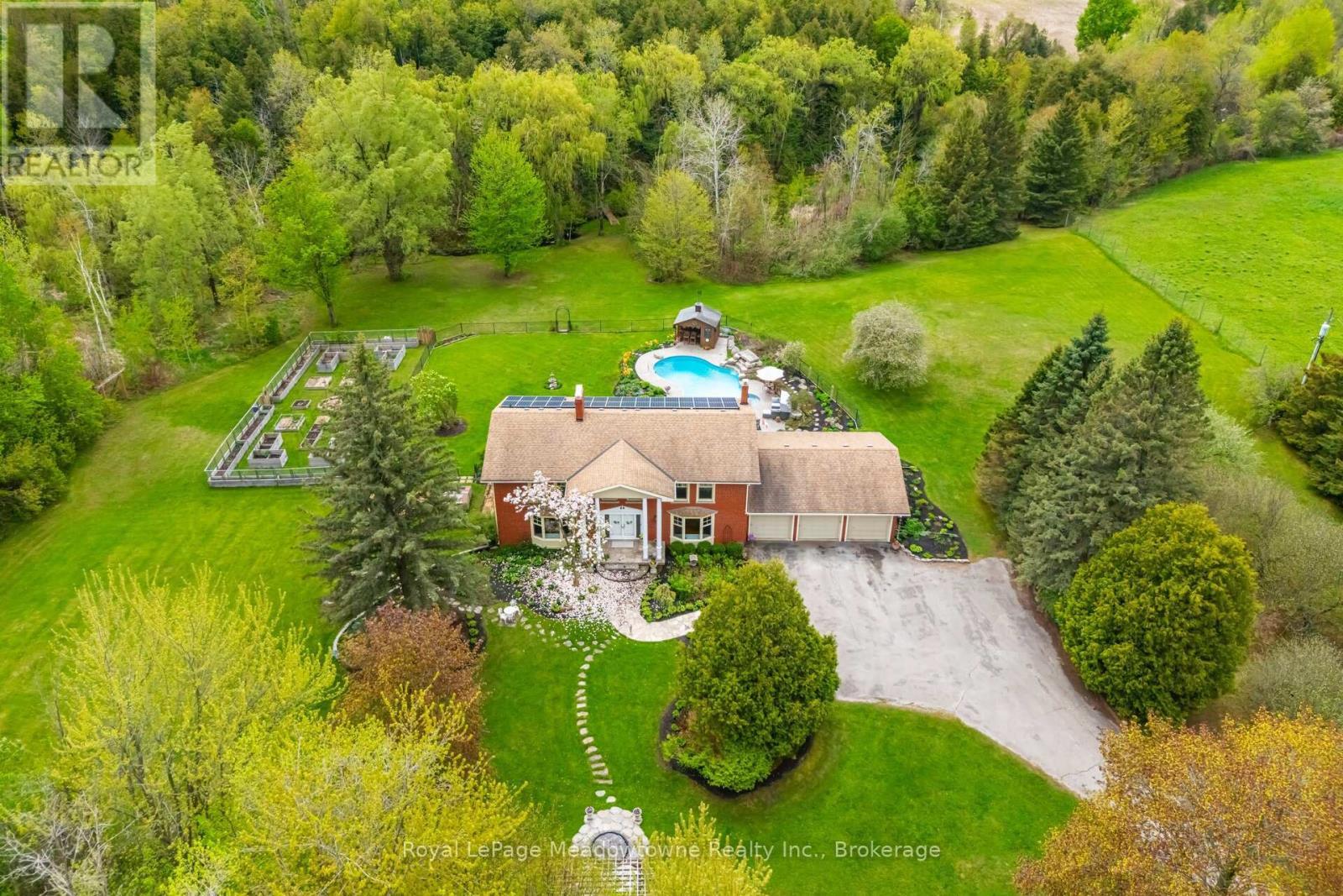 












11302 REGIONAL RD 25

,
Halton Hills (ES Rural Esquesing),




Ontario
L7J2M1

