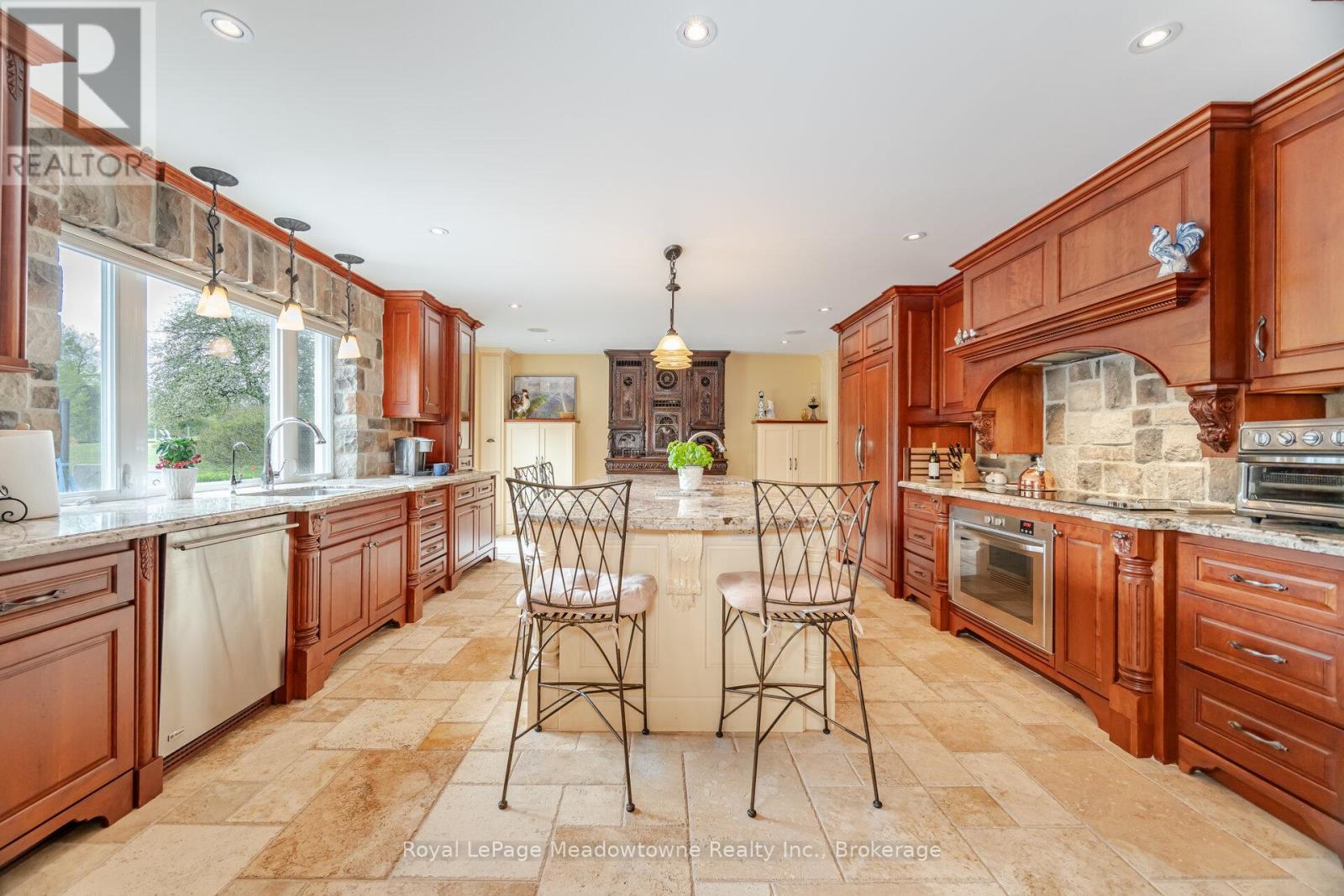 












11302 REGIONAL RD 25

,
Halton Hills (ES Rural Esquesing),




Ontario
L7J2M1

