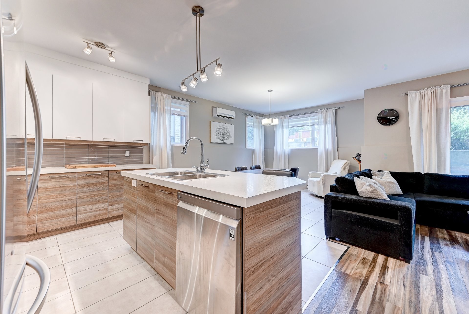 









56


Rue St-Pierre

, 102,
Saint-Constant,




QC
J5A0E9

