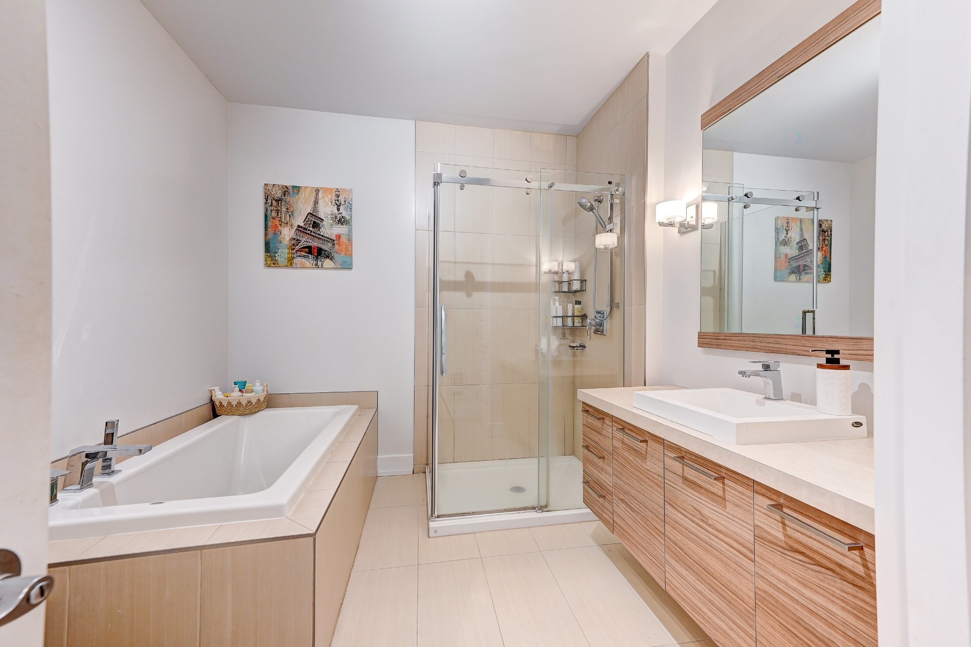 









56


Rue St-Pierre

, 102,
Saint-Constant,




QC
J5A0E9

