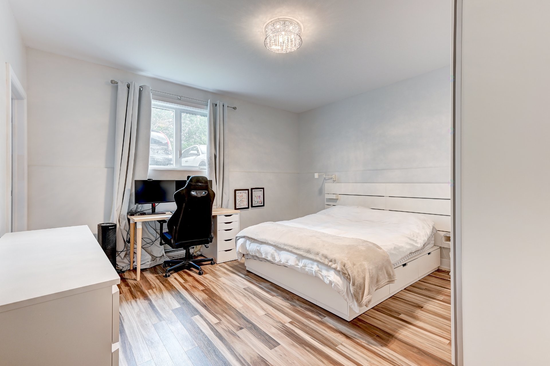 









56


Rue St-Pierre

, 102,
Saint-Constant,




QC
J5A0E9

