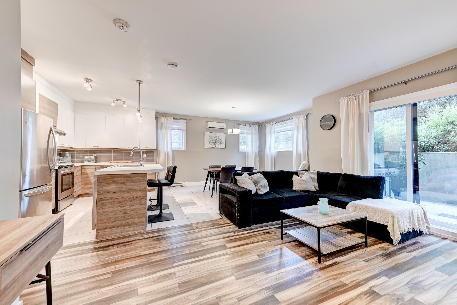 









56


Rue St-Pierre

, 102,
Saint-Constant,




QC
J5A0E9

