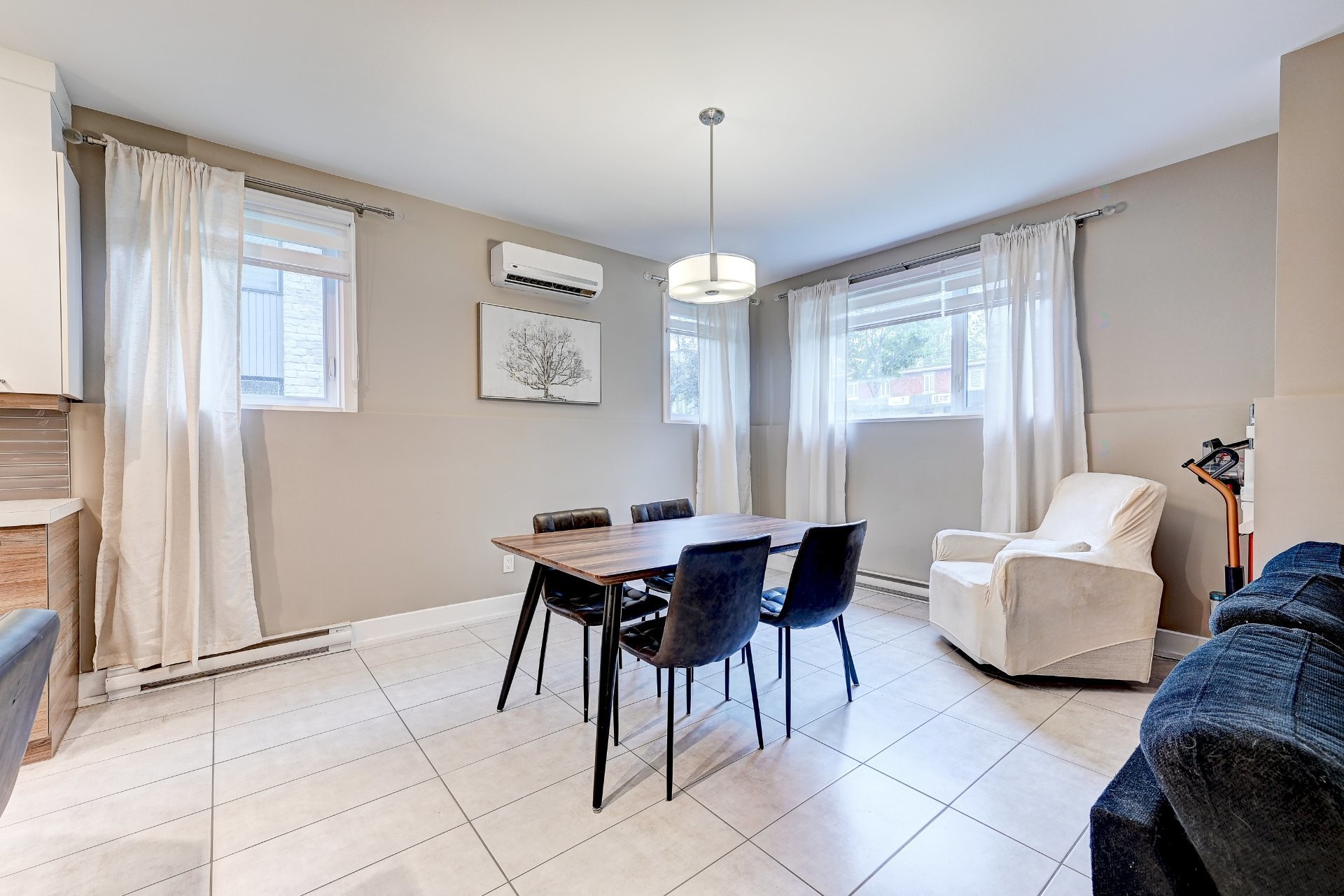 









56


Rue St-Pierre

, 102,
Saint-Constant,




QC
J5A0E9

