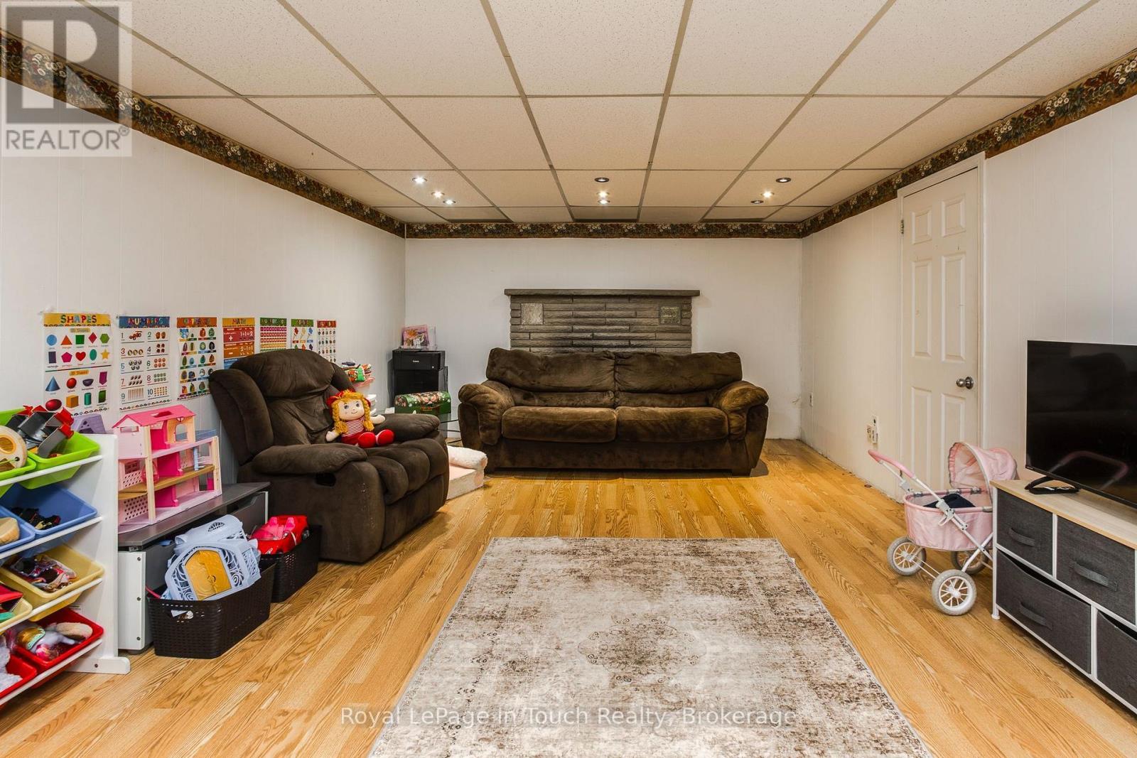 












477 MURRAY ROAD

,
Penetanguishene,




Ontario
L9M2H8

