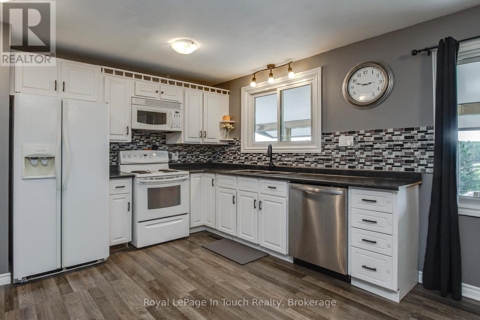 












477 MURRAY ROAD

,
Penetanguishene,




Ontario
L9M2H8

