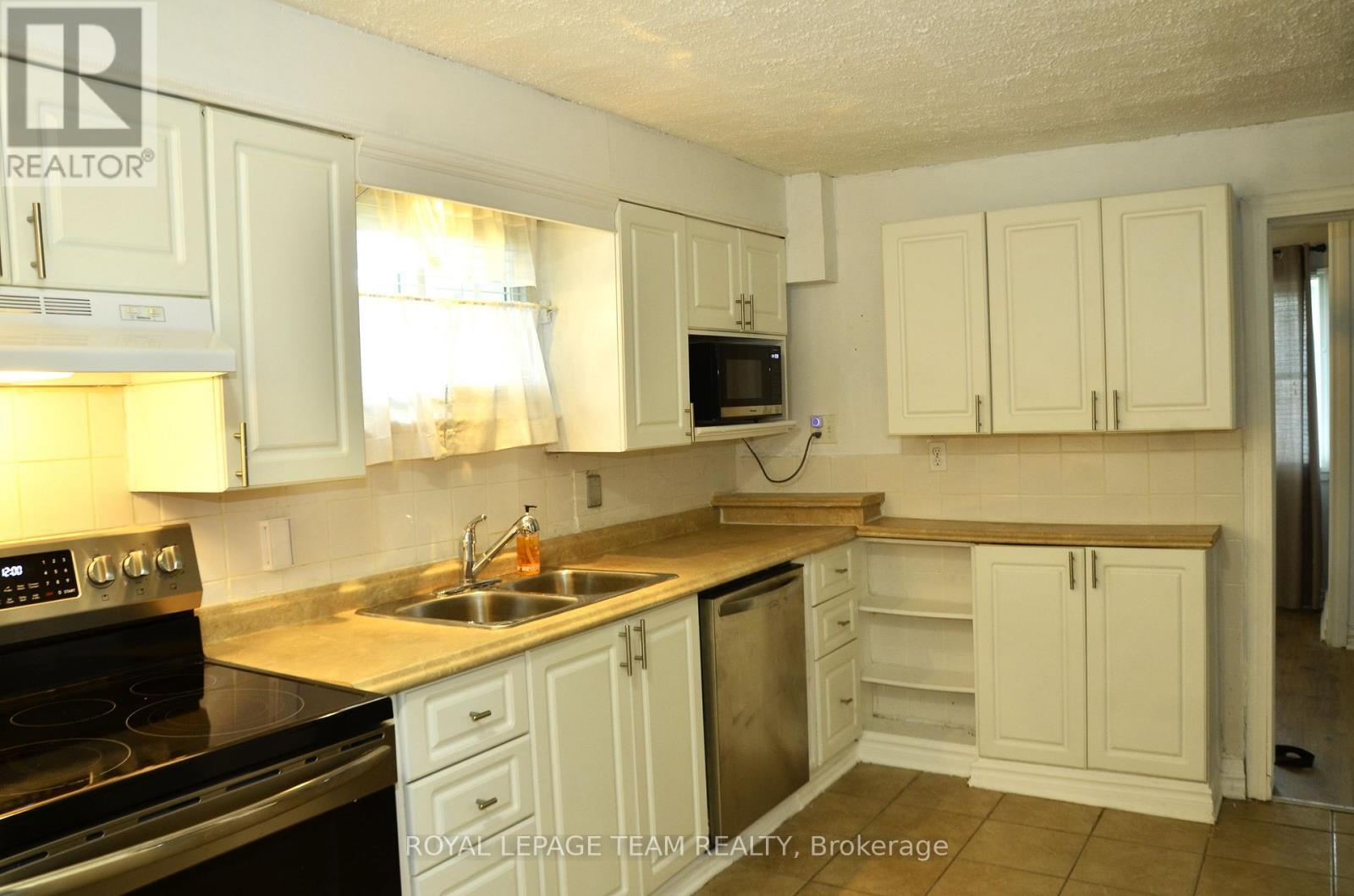 












191 SHANLY ROAD

,
Edwardsburgh/Cardinal,




Ontario
K0E1E0

