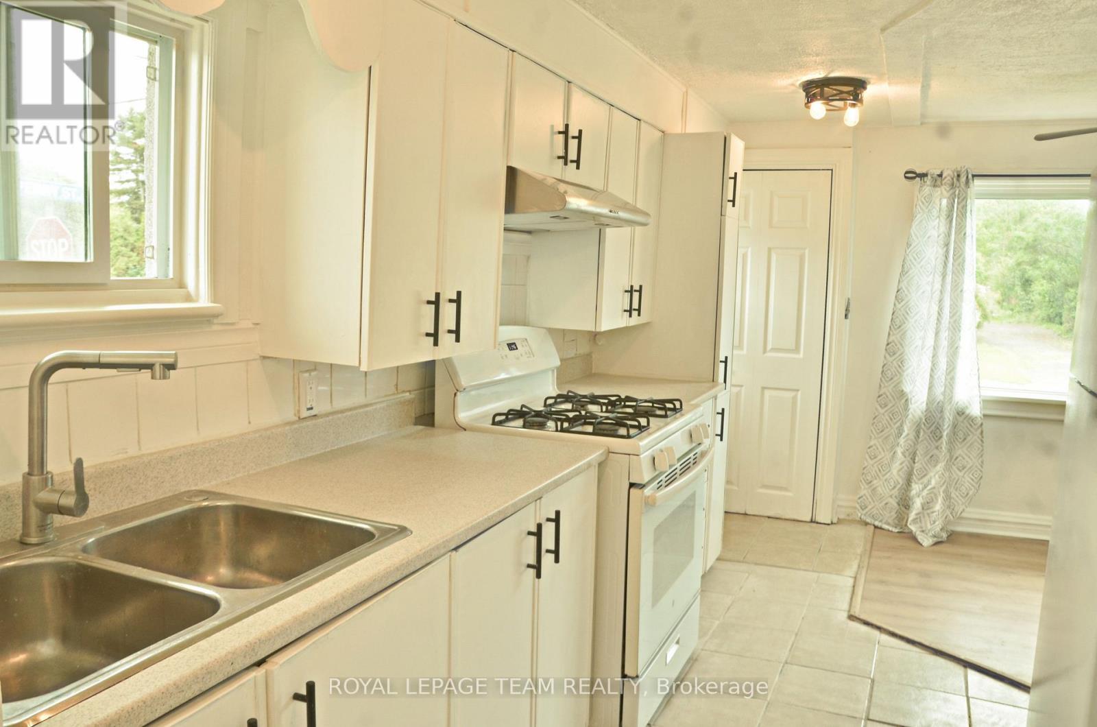 












191 SHANLY ROAD

,
Edwardsburgh/Cardinal,




Ontario
K0E1E0

