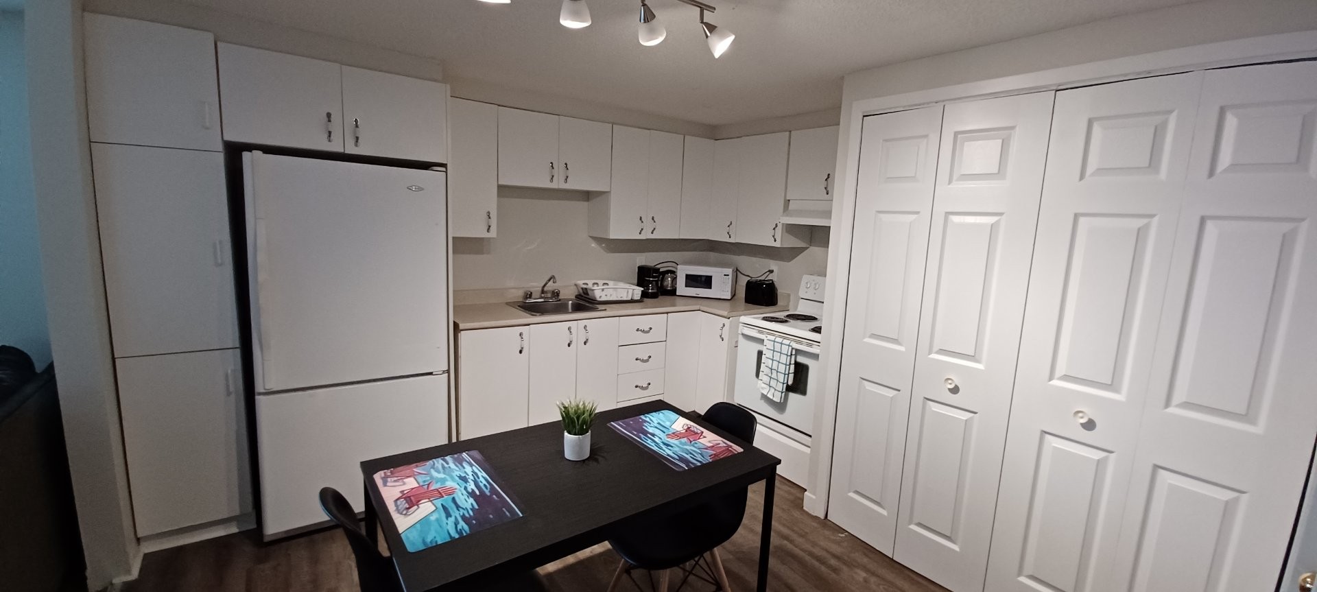 









49


Rue Montpetit

,
Gatineau (Hull),




QC
J8Y4Z7

