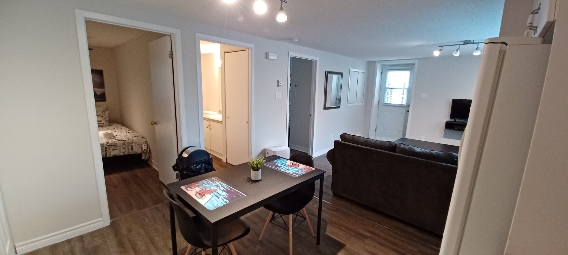 









49


Rue Montpetit

,
Gatineau (Hull),




QC
J8Y4Z7

