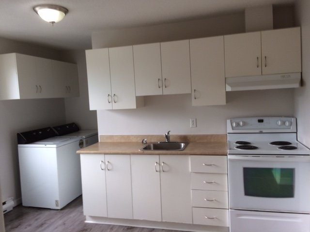 









49


Rue Montpetit

,
Gatineau (Hull),




QC
J8Y4Z7

