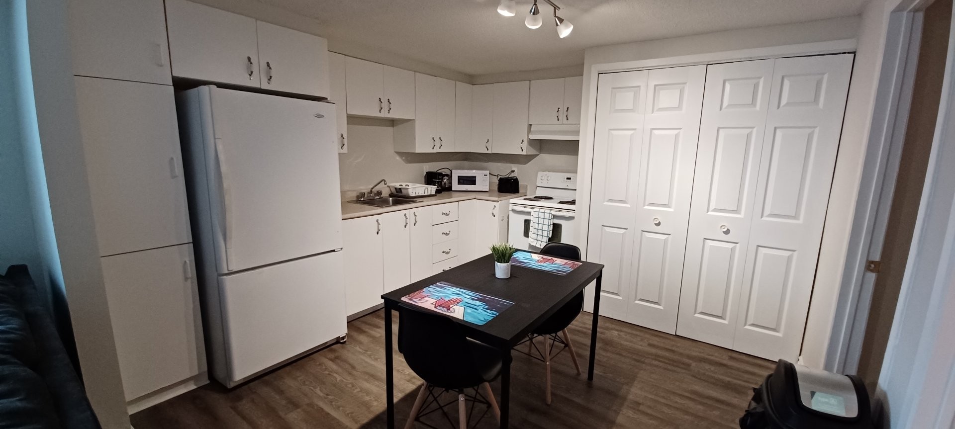 









49


Rue Montpetit

,
Gatineau (Hull),




QC
J8Y4Z7

