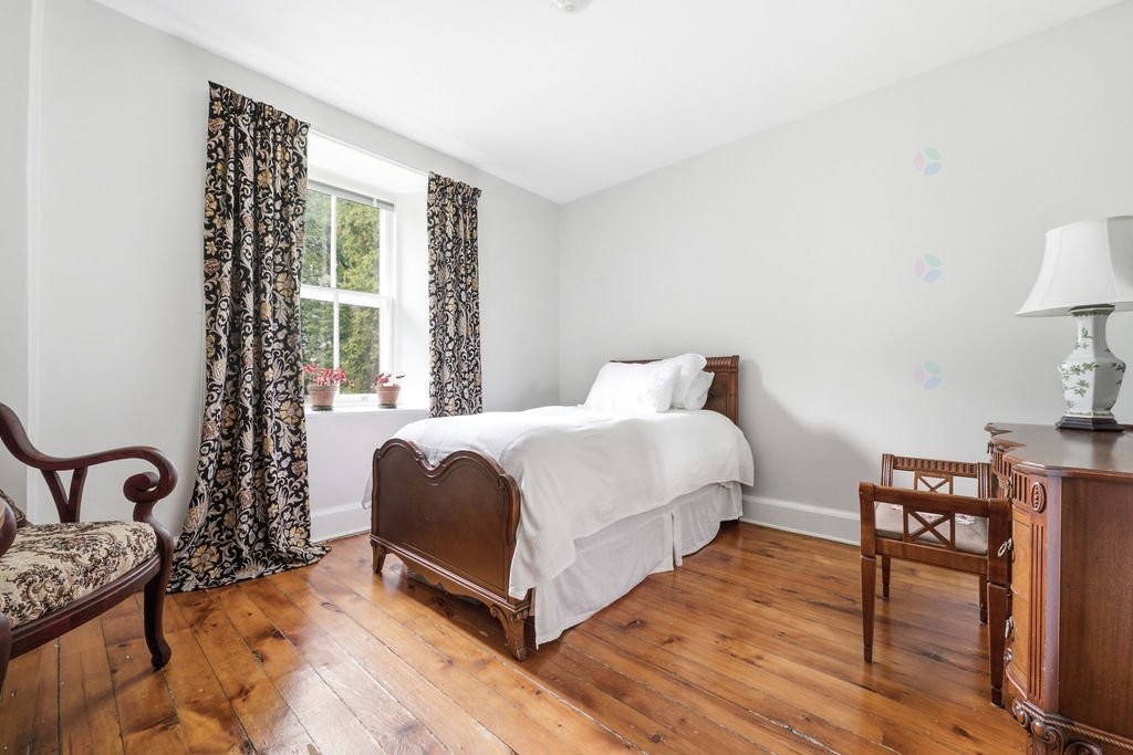 









277C


Ch. Front

,
Clarendon,







QC
J0X2Y0

