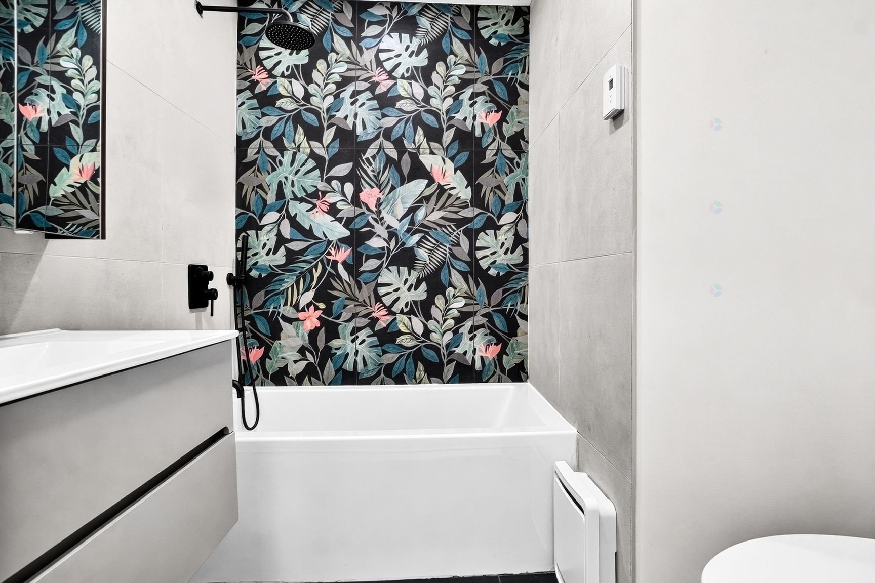 









2355Z


Av. De Lorimier

,
Montréal (Ville-Marie),




QC
H2K3X4

