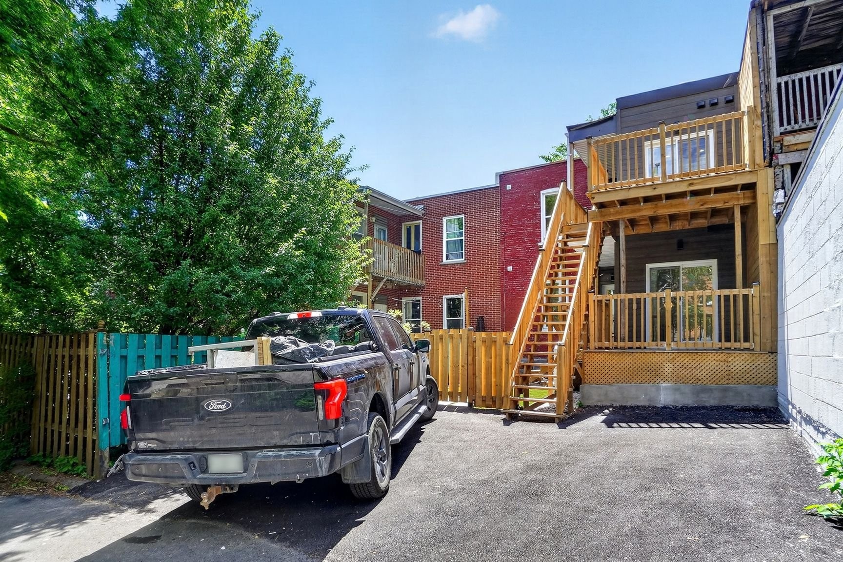 









2355Z


Av. De Lorimier

,
Montréal (Ville-Marie),




QC
H2K3X4

