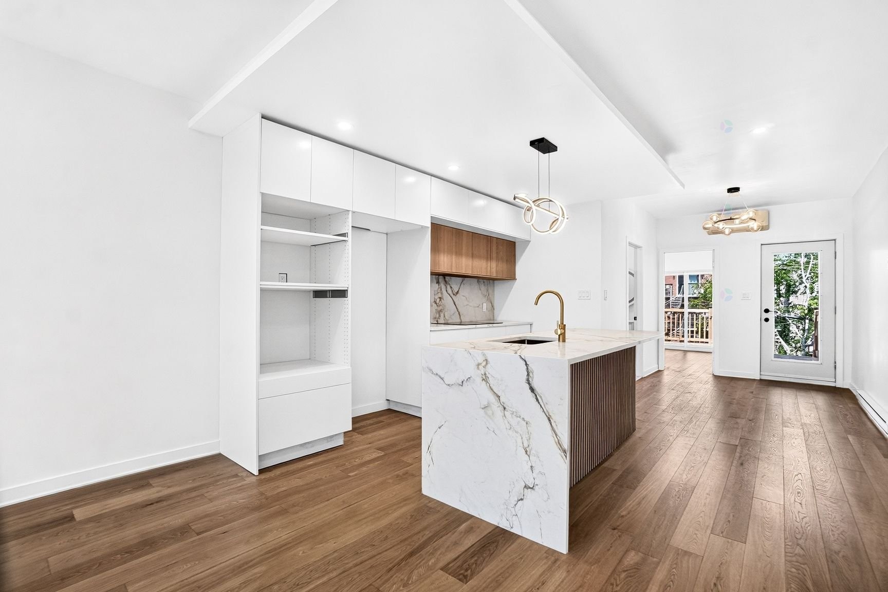 









2355Z


Av. De Lorimier

,
Montréal (Ville-Marie),




QC
H2K3X4

