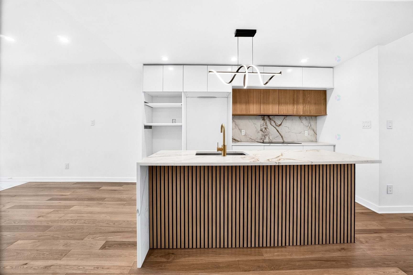 









2355Z


Av. De Lorimier

,
Montréal (Ville-Marie),




QC
H2K3X4

