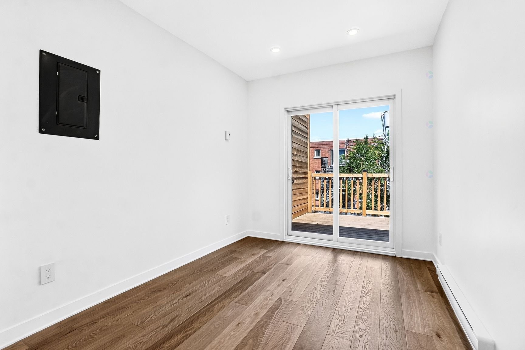 









2355Z


Av. De Lorimier

,
Montréal (Ville-Marie),




QC
H2K3X4


