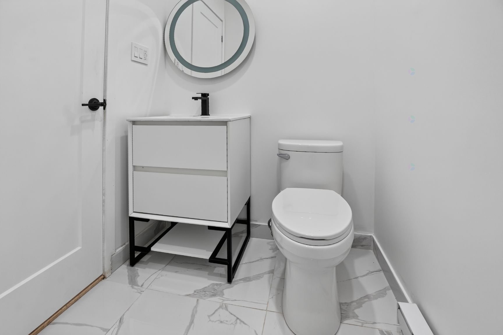 









2353Z


Av. De Lorimier

,
Montréal (Ville-Marie),




QC
H2K3X4

