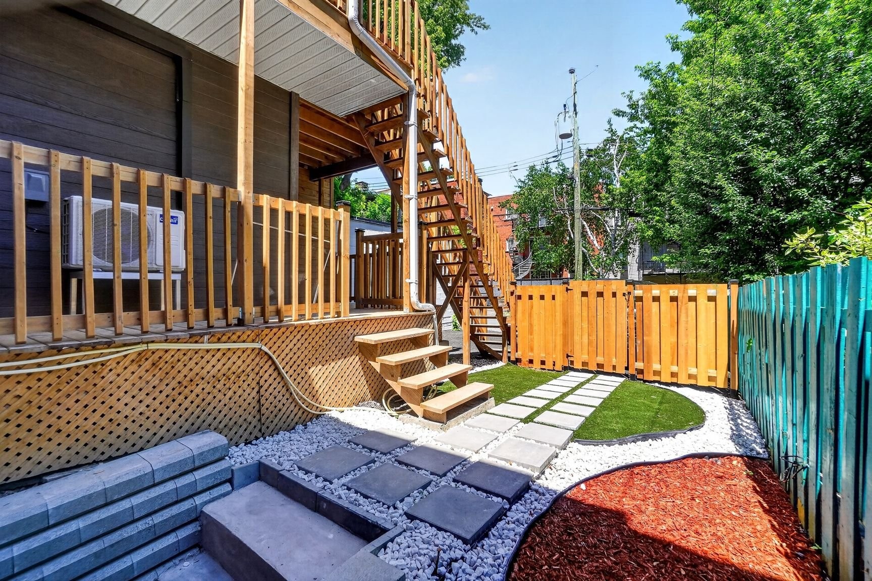 









2353Z


Av. De Lorimier

,
Montréal (Ville-Marie),




QC
H2K3X4

