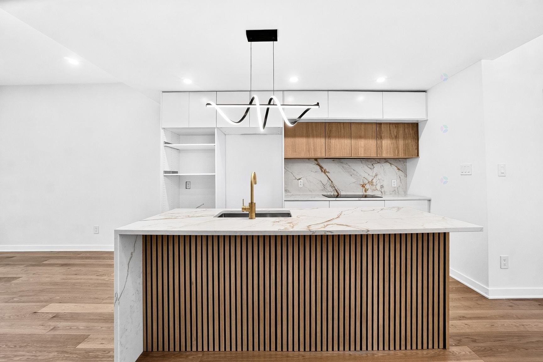









2353Z


Av. De Lorimier

,
Montréal (Ville-Marie),




QC
H2K3X4

