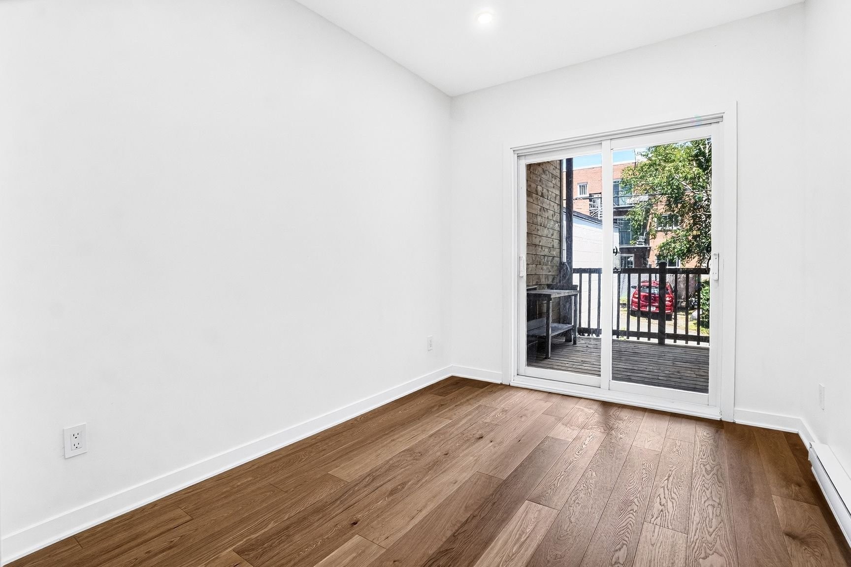 









2353Z


Av. De Lorimier

,
Montréal (Ville-Marie),




QC
H2K3X4


