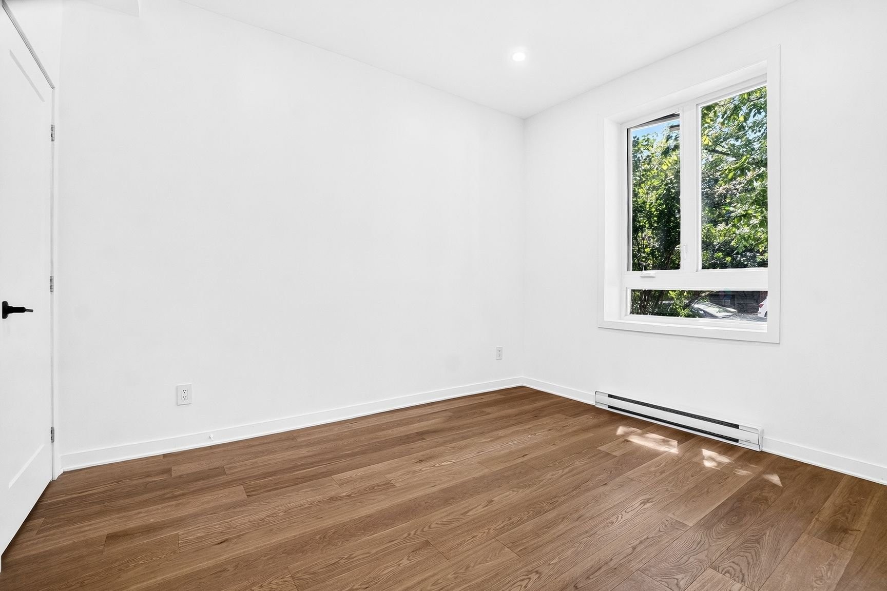 









2353Z


Av. De Lorimier

,
Montréal (Ville-Marie),




QC
H2K3X4


