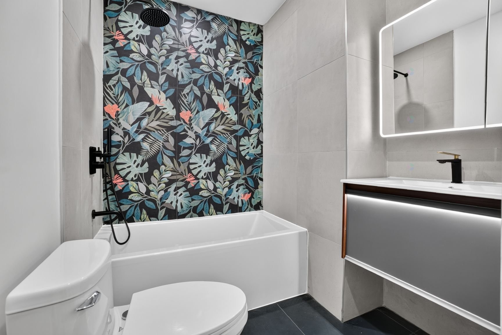 









2353Z


Av. De Lorimier

,
Montréal (Ville-Marie),




QC
H2K3X4


