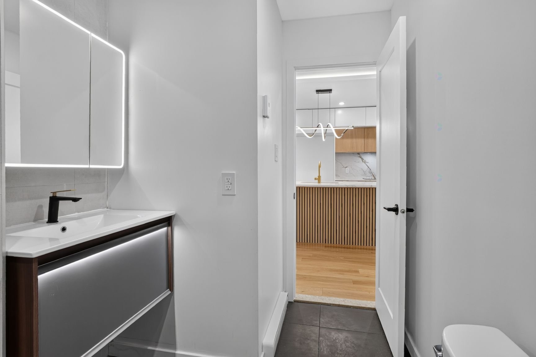 









2353Z


Av. De Lorimier

,
Montréal (Ville-Marie),




QC
H2K3X4

