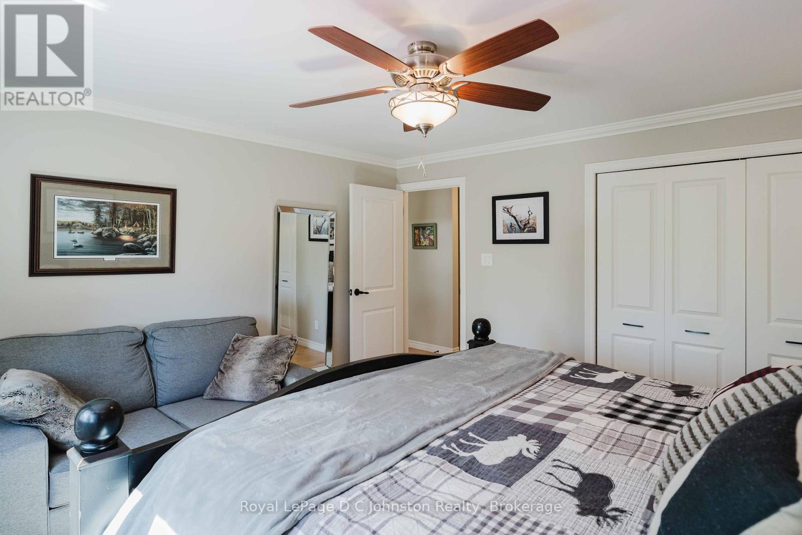 












126 5TH AVENUE E

,
Owen Sound,




Ontario
N4K6C7

