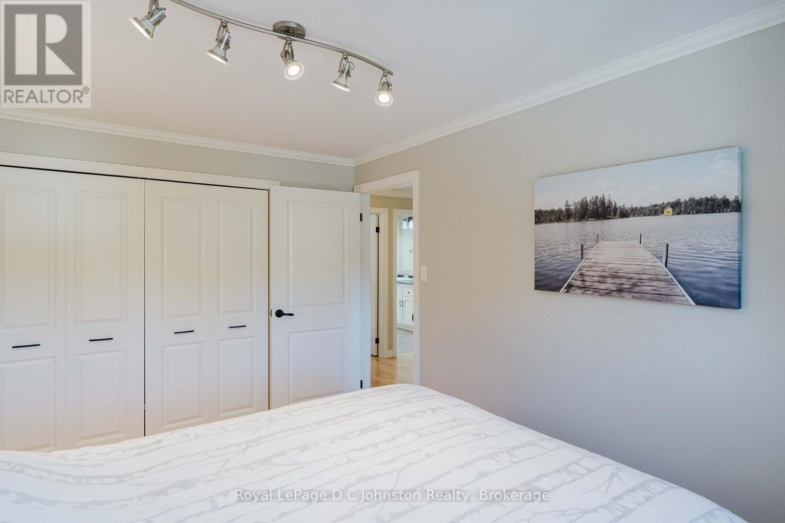 












126 5TH AVENUE E

,
Owen Sound,




Ontario
N4K6C7

