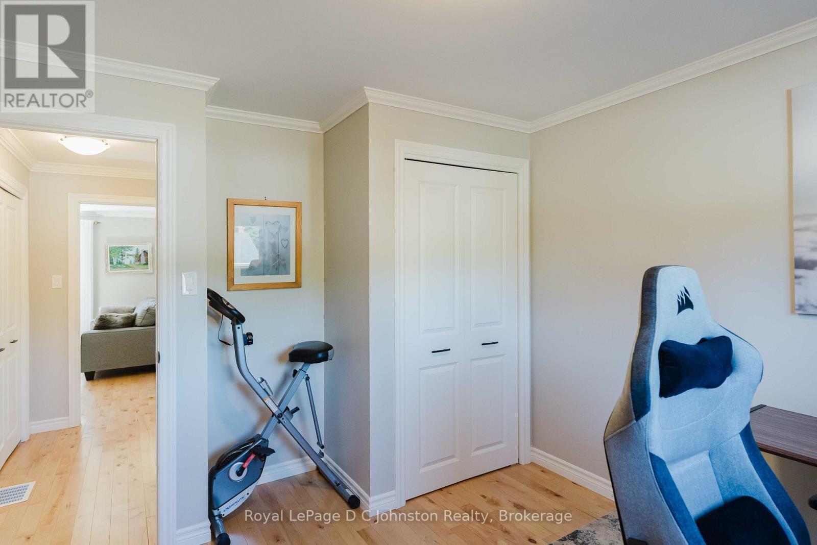 












126 5TH AVENUE E

,
Owen Sound,




Ontario
N4K6C7

