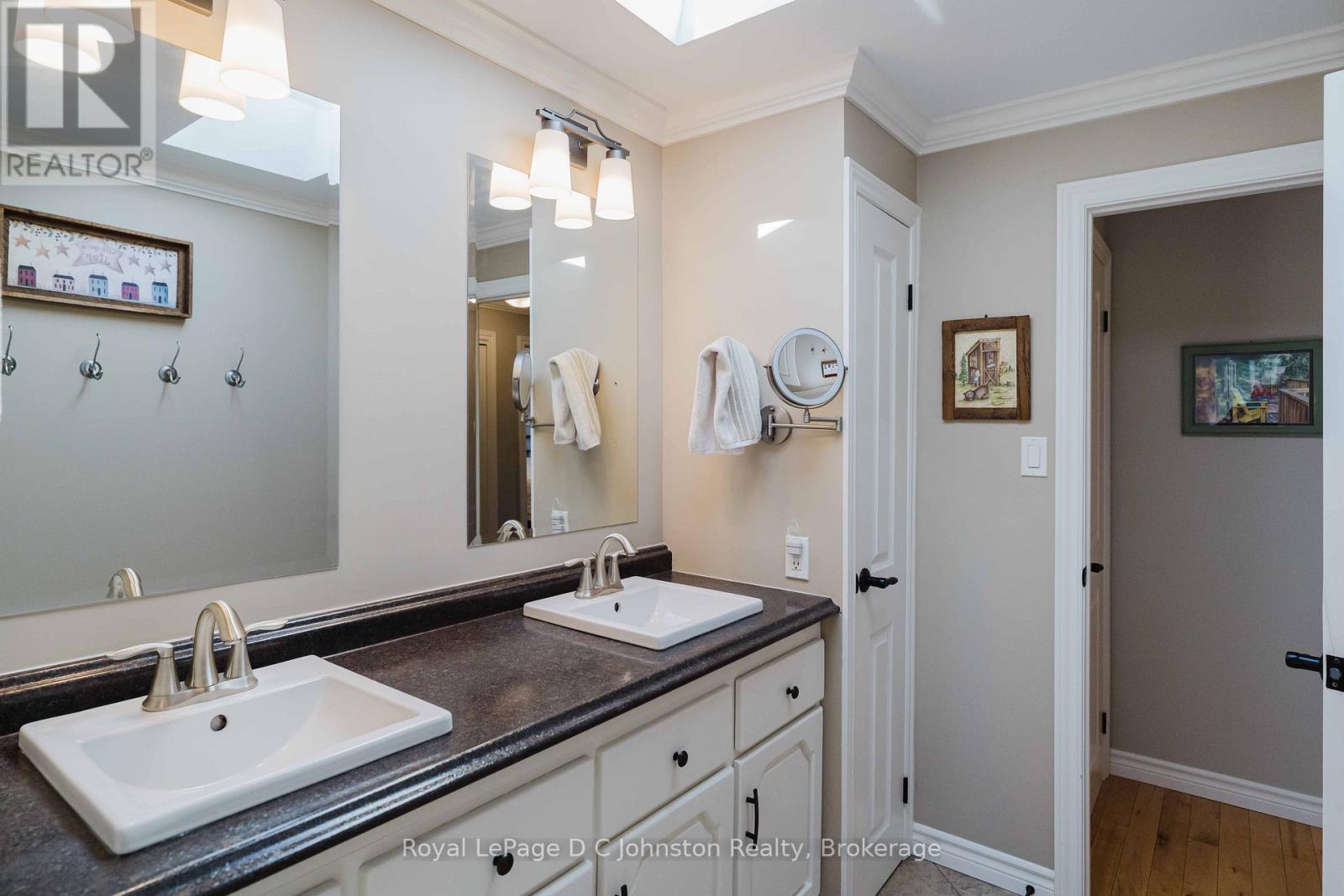 












126 5TH AVENUE E

,
Owen Sound,




Ontario
N4K6C7

